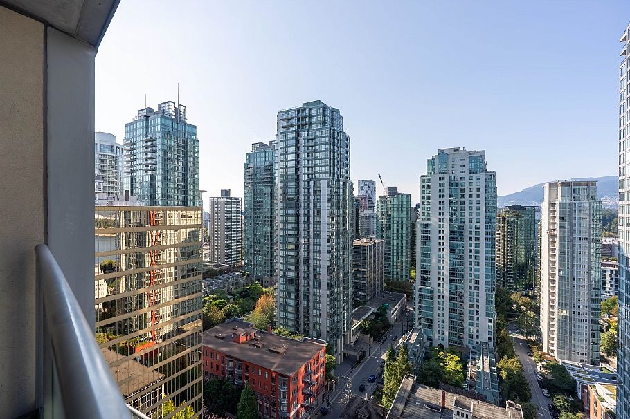 2702 1166 Melville Street Vancouver, BC - 26