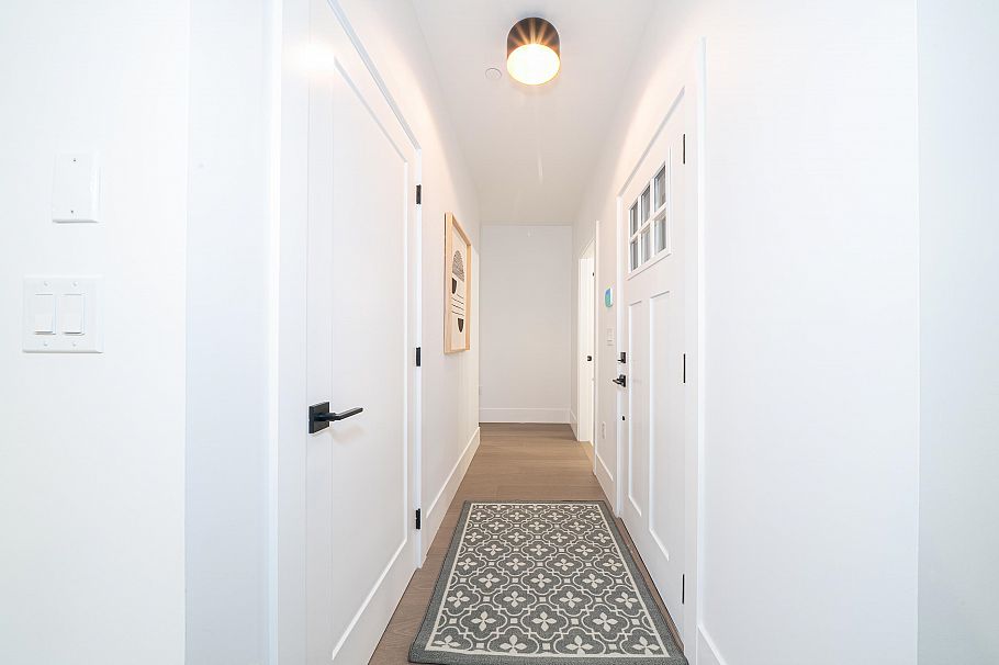 A 2735 W 8th Avenue Vancouver, BC - 12