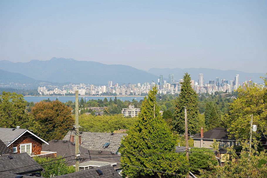 4043 W 11th Avenue Vancouver, BC - 37