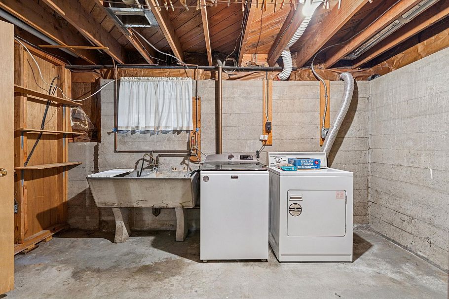 1521 E 64th Avenue Vancouver, BC - 22