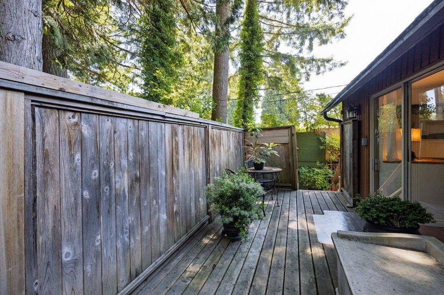 1061 Gladwin Drive North Vancouver, BC - 39
