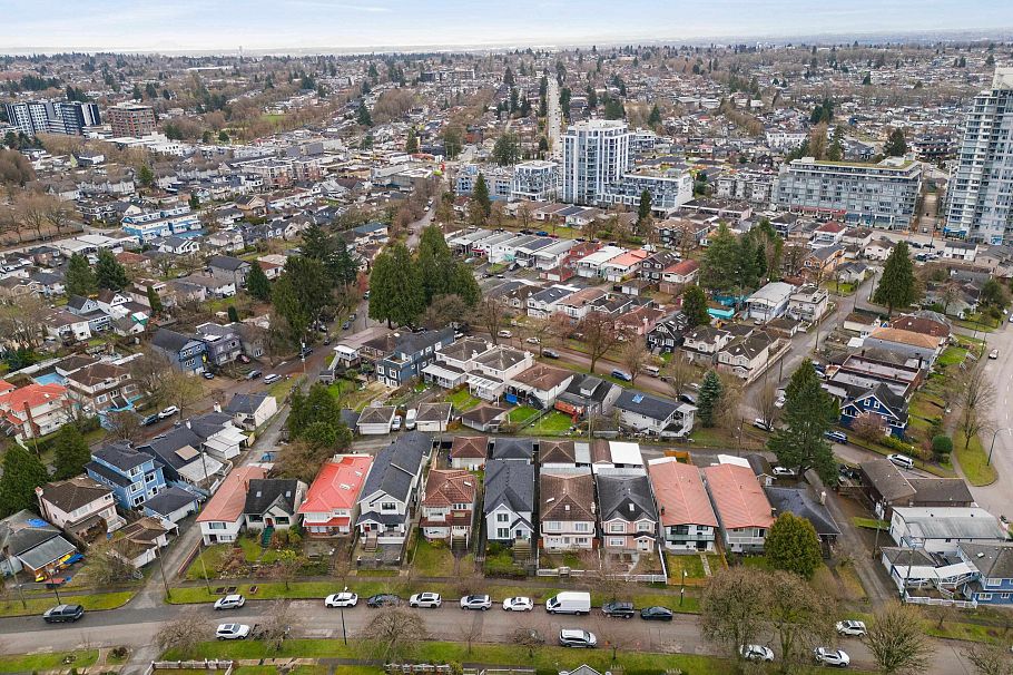 2496 Brock Street Vancouver, BC - 23