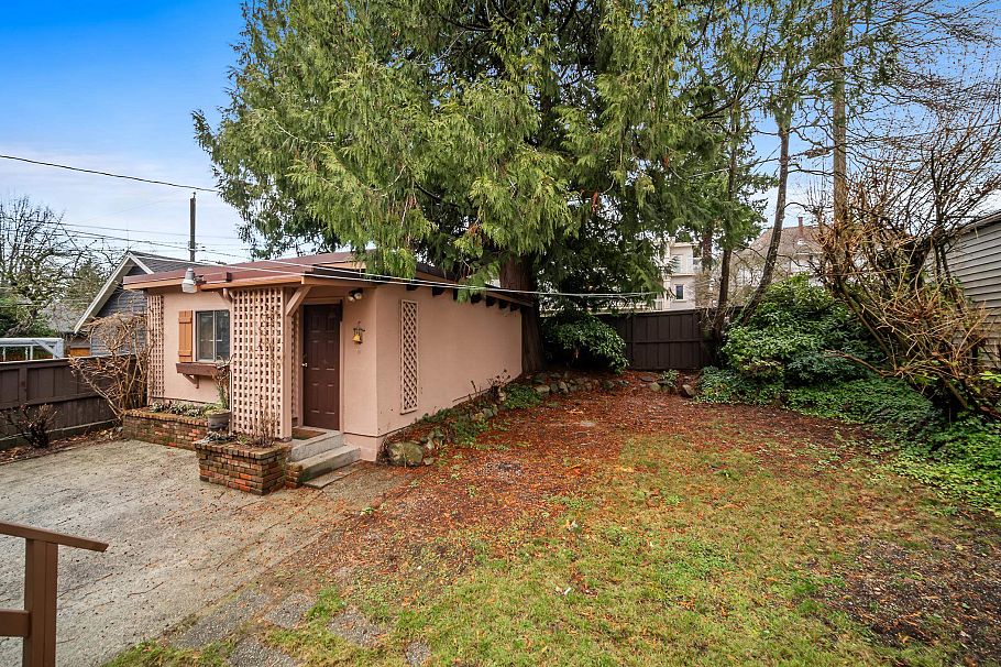 3537 W 31st Avenue Vancouver, BC - 34
