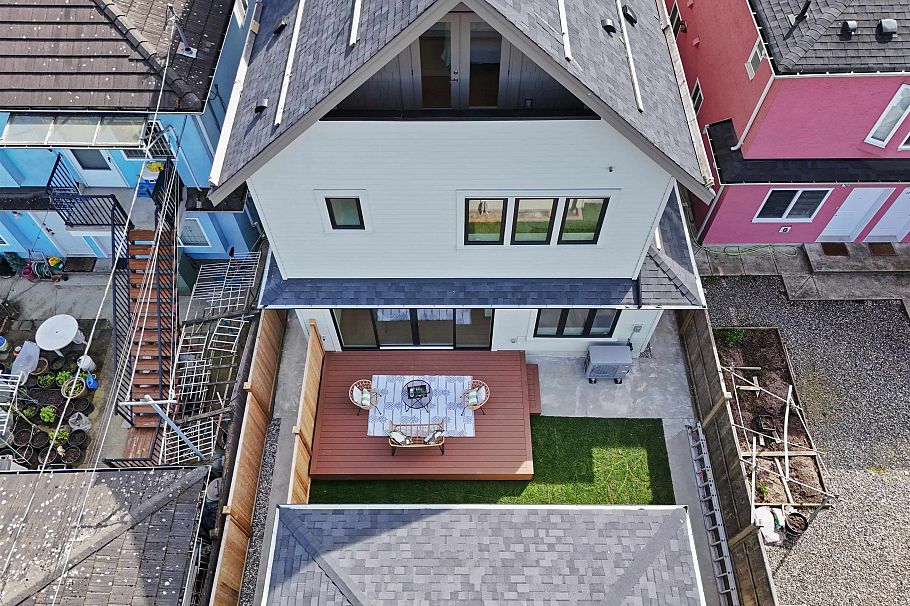 2 2253 Grant Street Vancouver, BC - 38