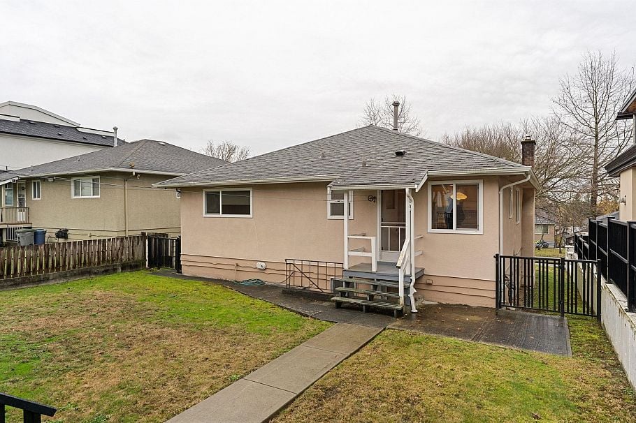 1521 E 64th Avenue Vancouver, BC - 21