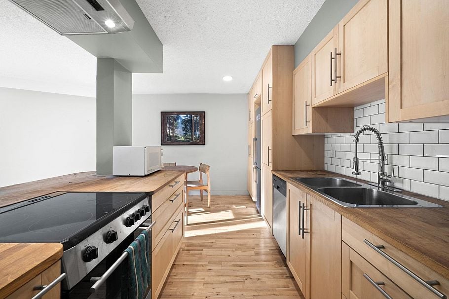 104 1549 Kitchener Street Vancouver, BC - 1