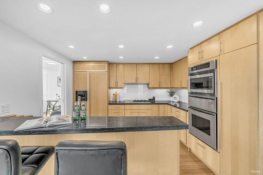 401 1233 W Cordova Street Vancouver, BC - 16