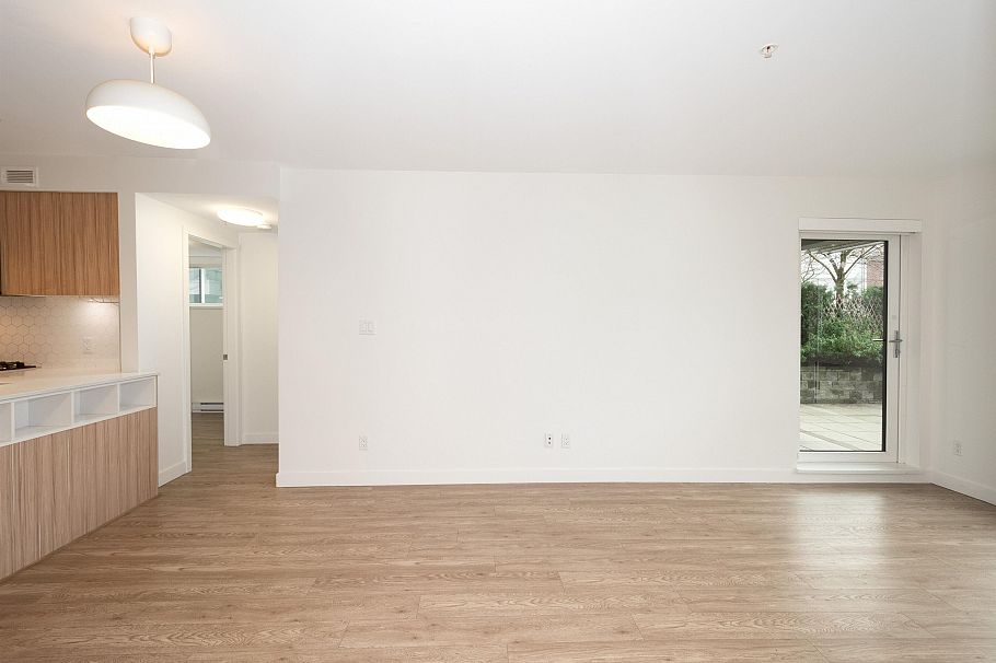 204 1061 Marine Drive North Vancouver, BC - 16