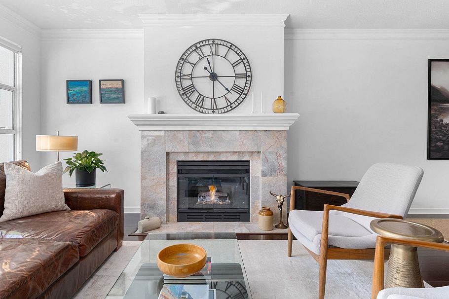 204 3151 Woodbine Drive North Vancouver, BC - 2