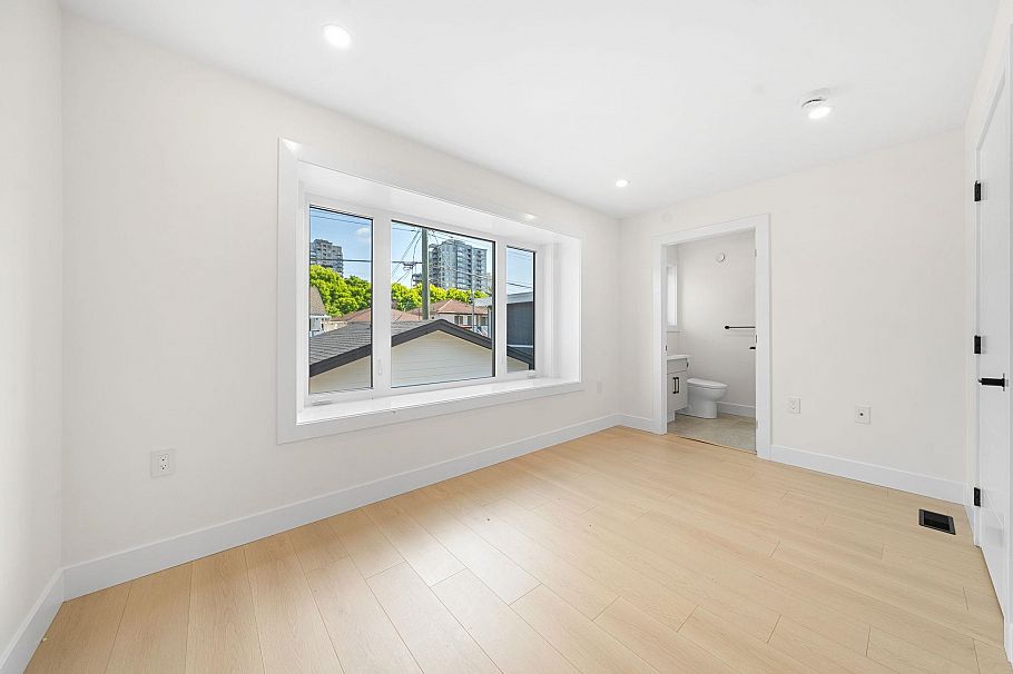 1 3425 Archimedes Street Vancouver, BC - 11