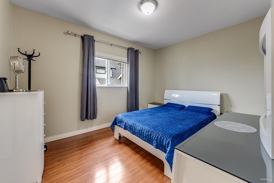 2048 E 1st Avenue Vancouver, BC - 11