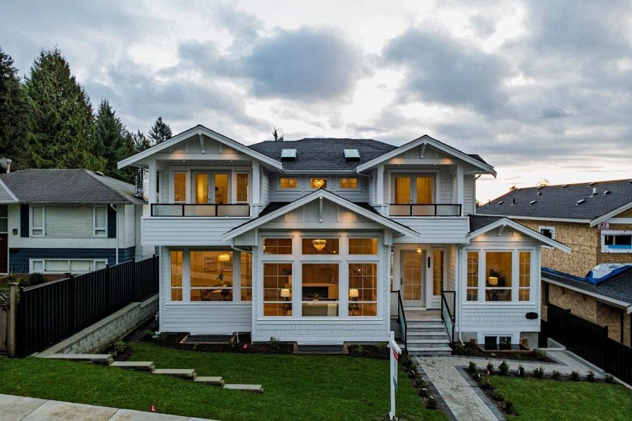 361 E 22nd Street North Vancouver, BC - 1