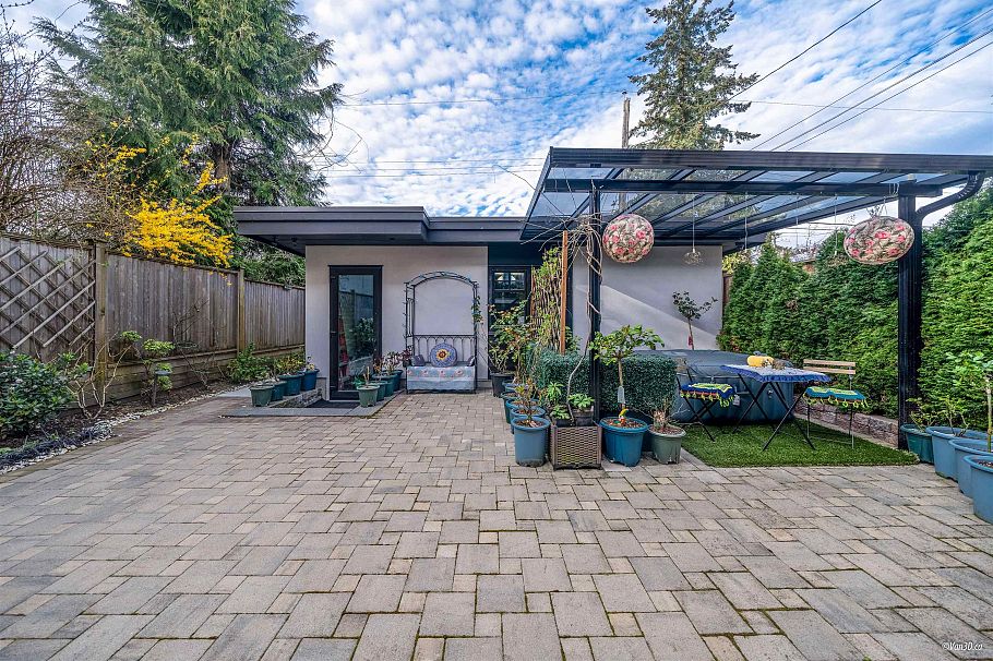 3781 W 24th Avenue Vancouver, BC - 37