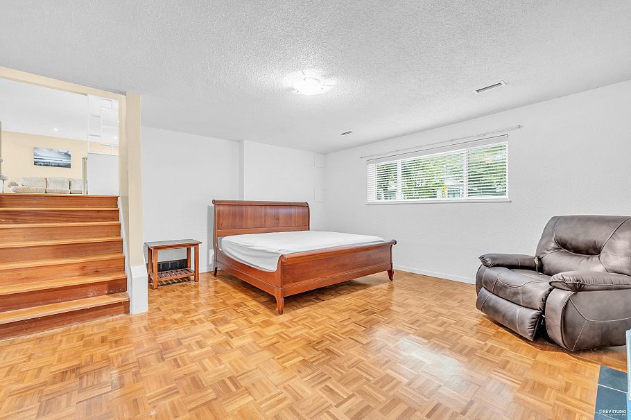 2056 W 29th Avenue Vancouver, BC - 12