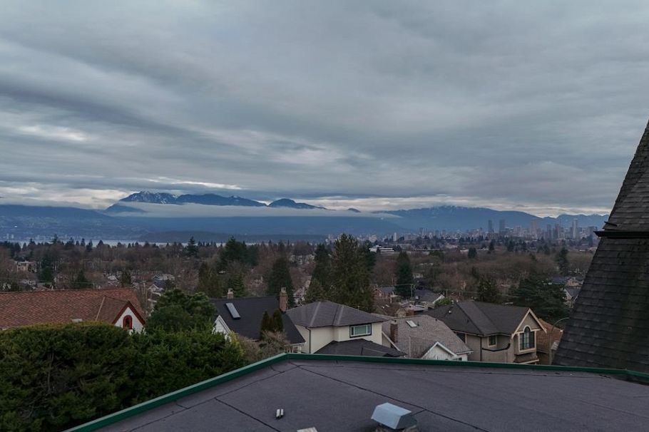 3558 W 15th Avenue Vancouver, BC - 9