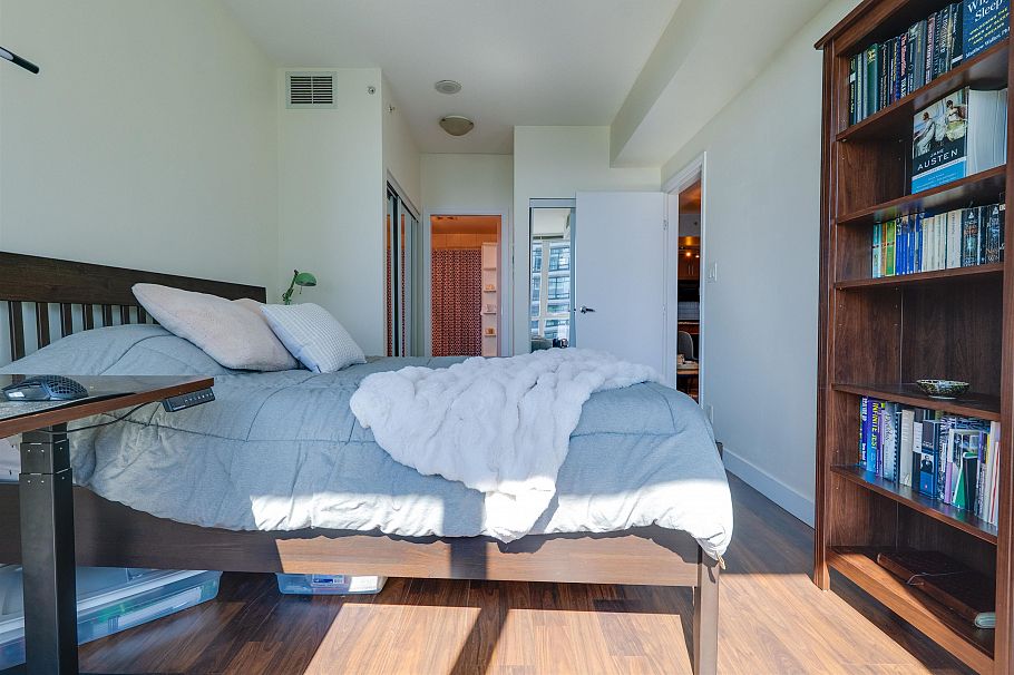 508 168 East Esplanade North Vancouver, BC - 16