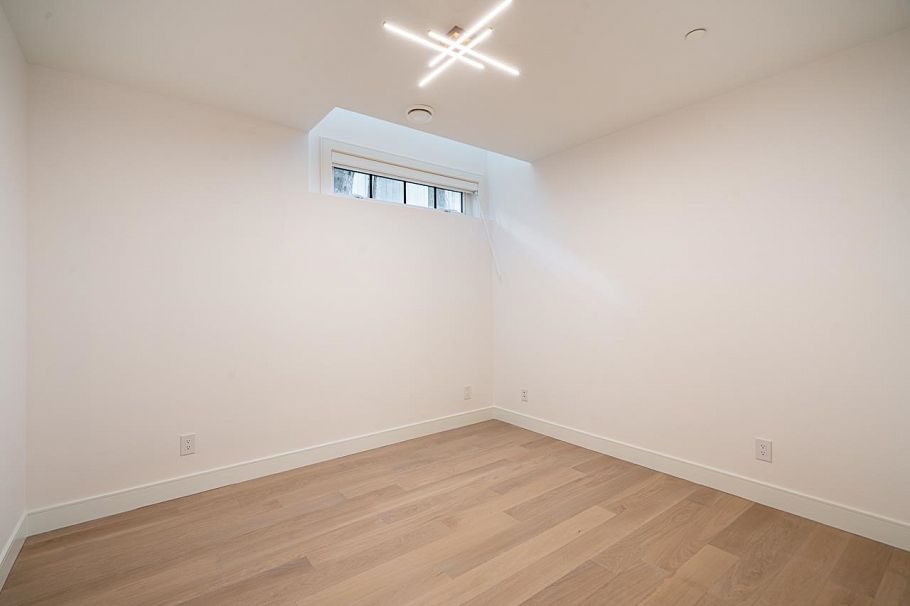 1203 W 38th Avenue Vancouver, BC - 40