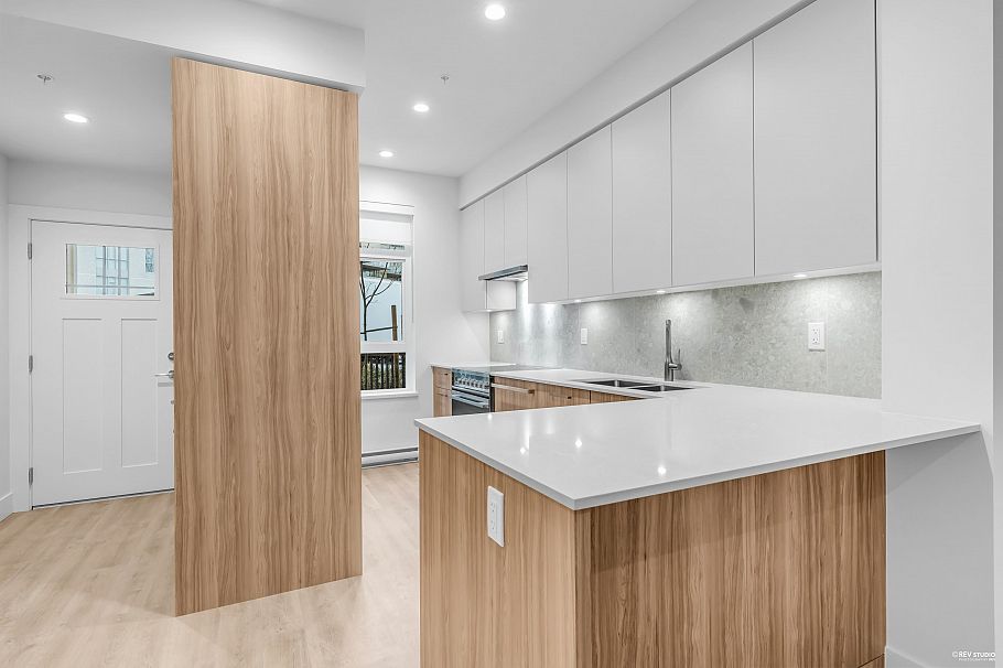 105 2320 Emery Court North Vancouver, BC - 7