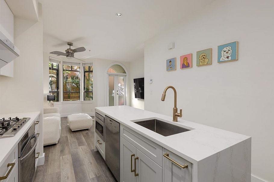 828 W 6th Avenue Vancouver, BC - 4