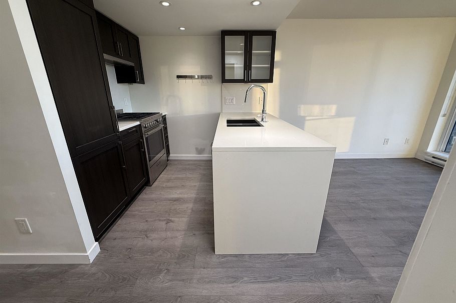 907 5665 Boundary Road Vancouver, BC - 2