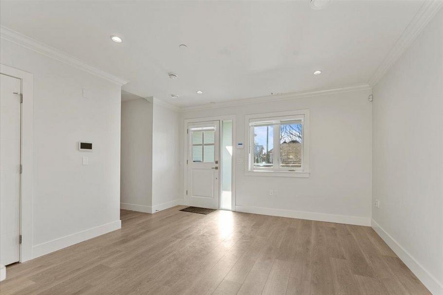 2227 W 16th Avenue Vancouver, BC - 9