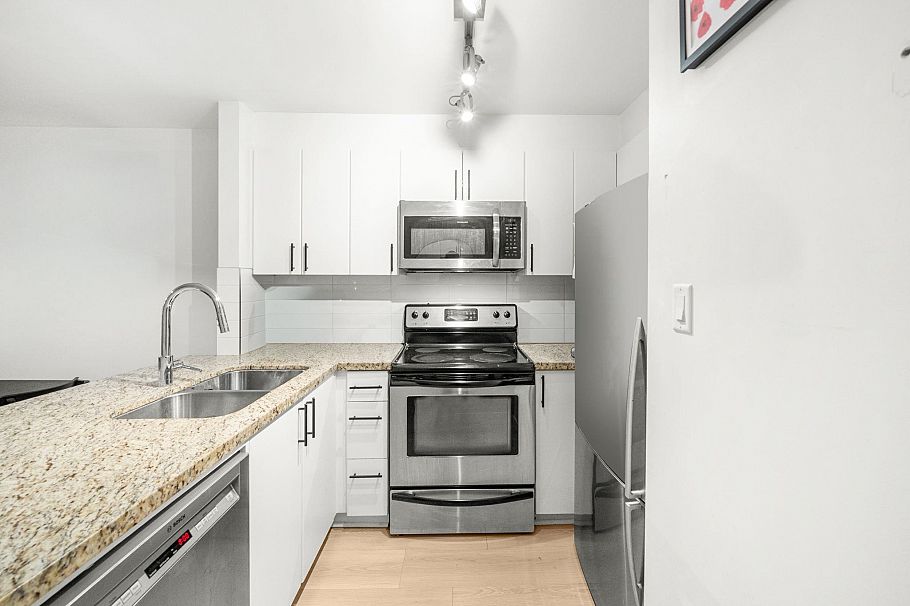 203 930 W 16th Avenue Vancouver, BC - 9