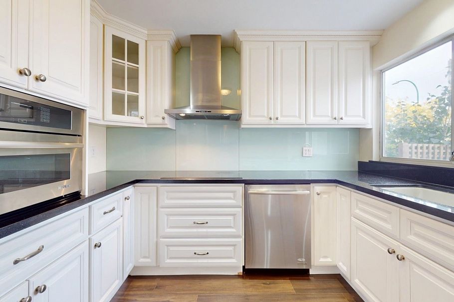 2789 W 24th Avenue Vancouver, BC - 9