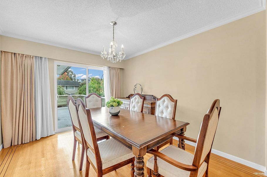 2056 W 29th Avenue Vancouver, BC - 11