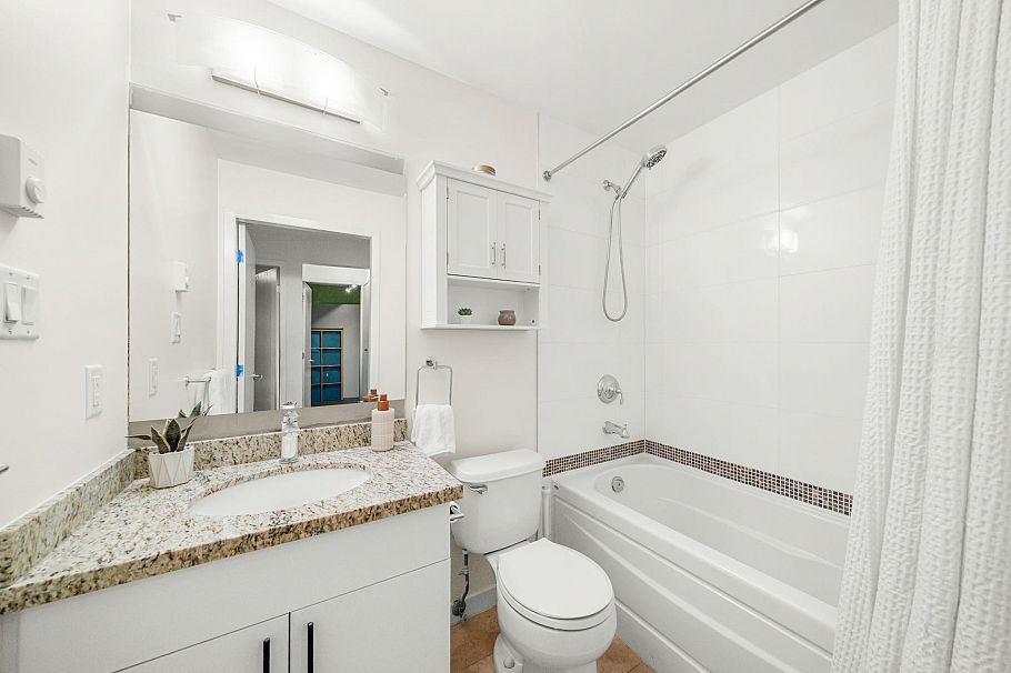 203 930 W 16th Avenue Vancouver, BC - 14