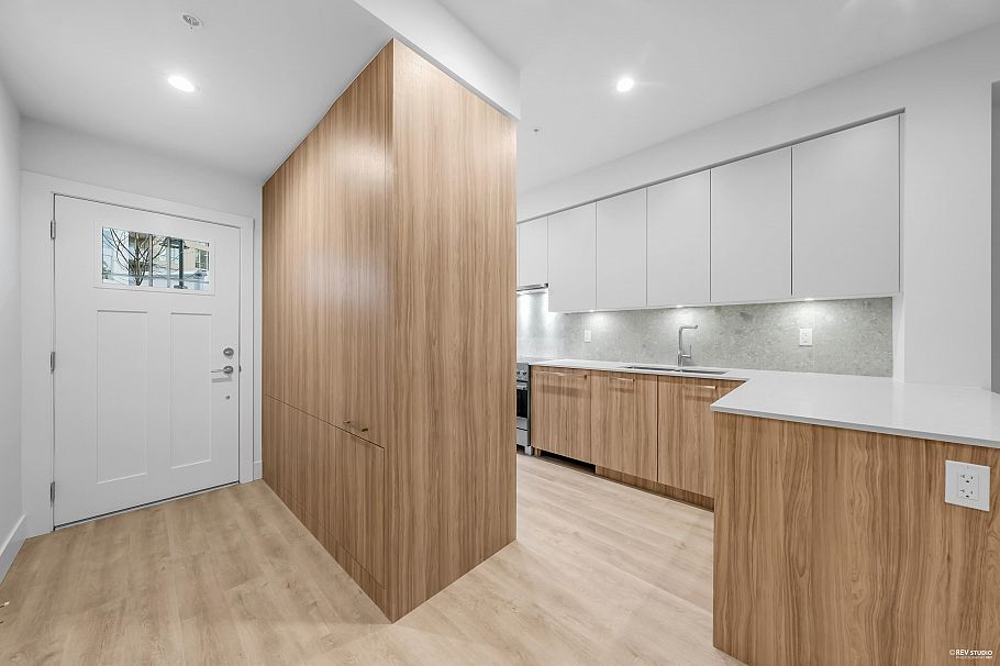 105 2320 Emery Court North Vancouver, BC - 3