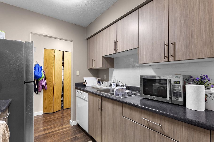 119 4363 Halifax Street Burnaby, BC - 1