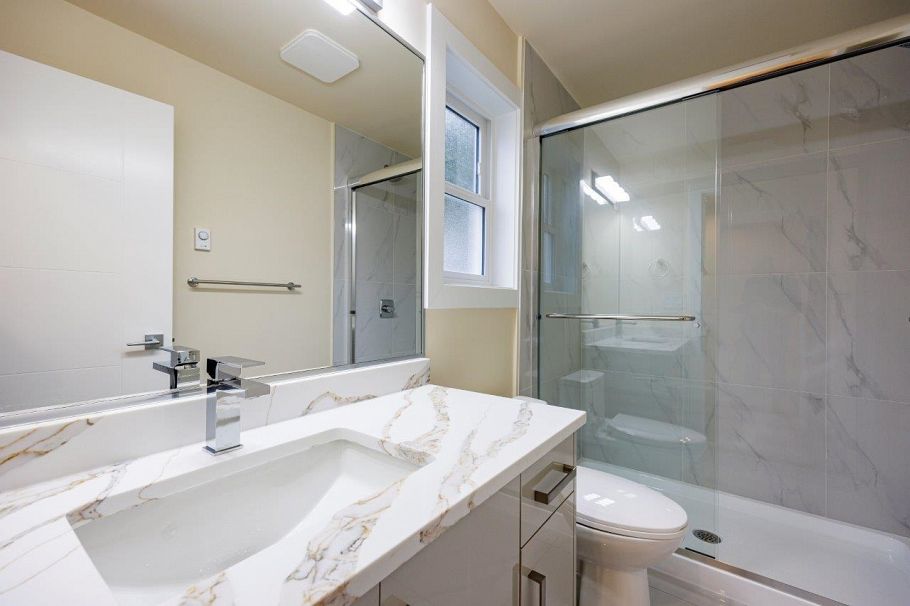 361 E 22nd Street North Vancouver, BC - 35