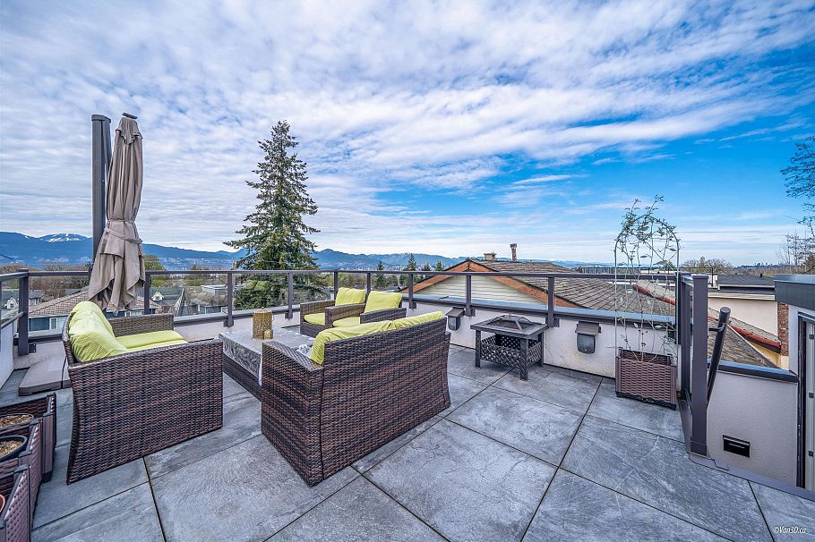 3781 W 24th Avenue Vancouver, BC - 4