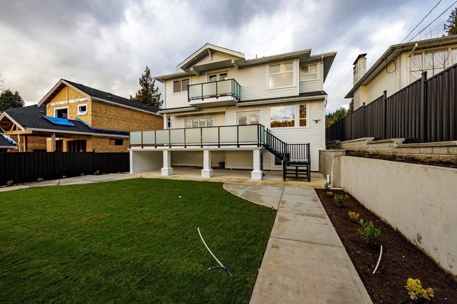 361 E 22nd Street North Vancouver, BC - 5