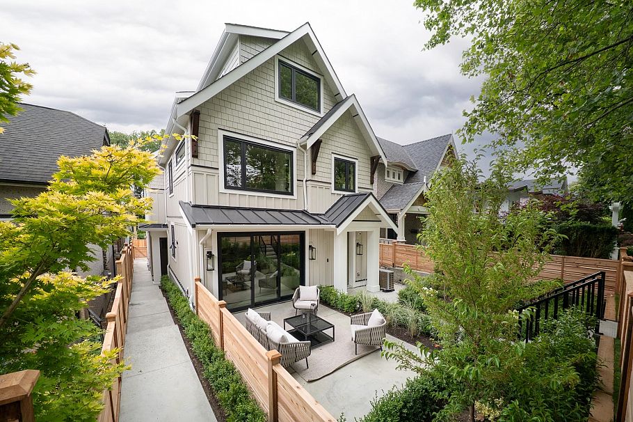 1 2154 E 6th Avenue Vancouver, BC - 3