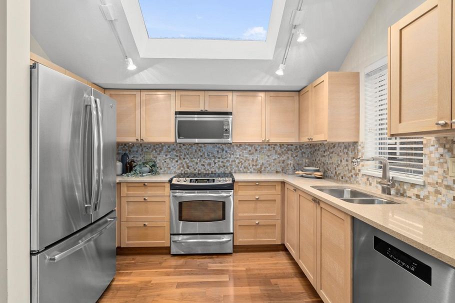 3274 W 1st Avenue Vancouver, BC - 11