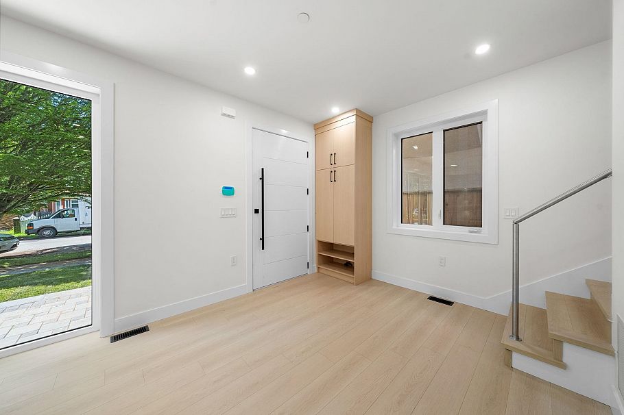 1 3425 Archimedes Street Vancouver, BC - 6