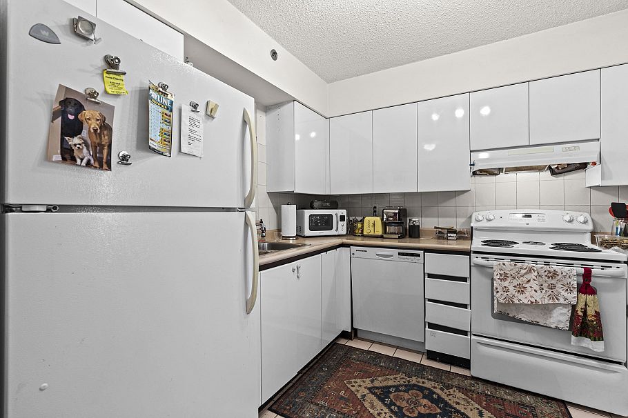 503 1771 Nelson Street Vancouver, BC - 3