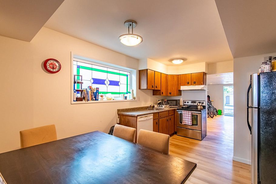 3530 W 31st Avenue Vancouver, BC - 26