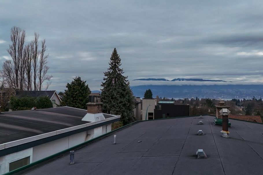 3558 W 15th Avenue Vancouver, BC - 13