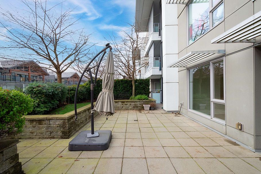 204 1061 Marine Drive North Vancouver, BC - 18