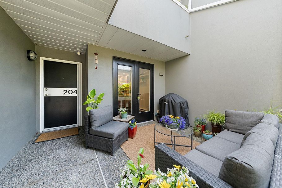 204 3151 Woodbine Drive North Vancouver, BC - 30