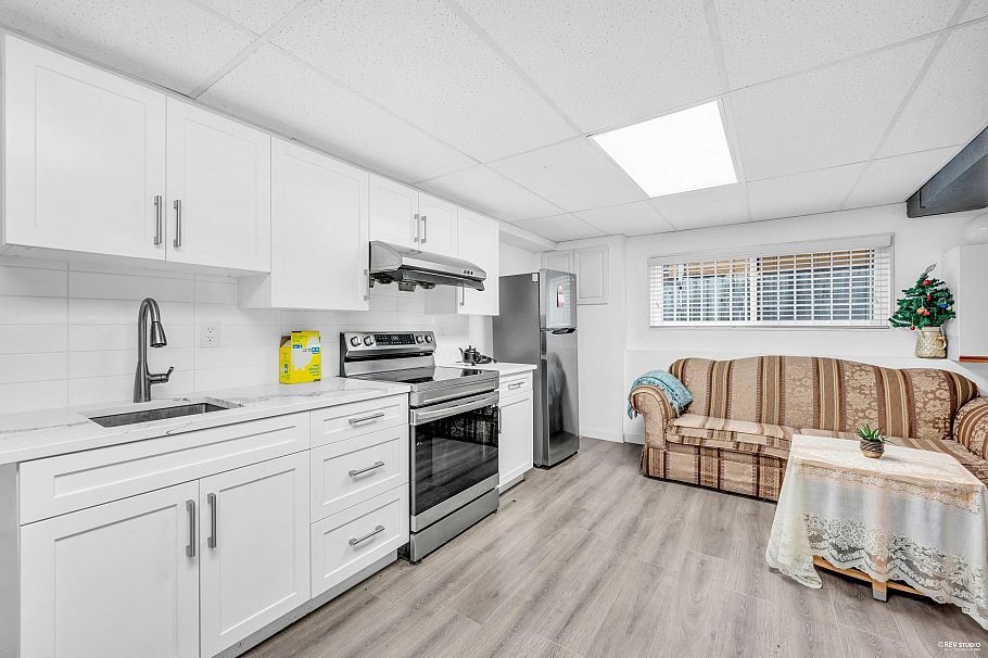 2056 W 29th Avenue Vancouver, BC - 24