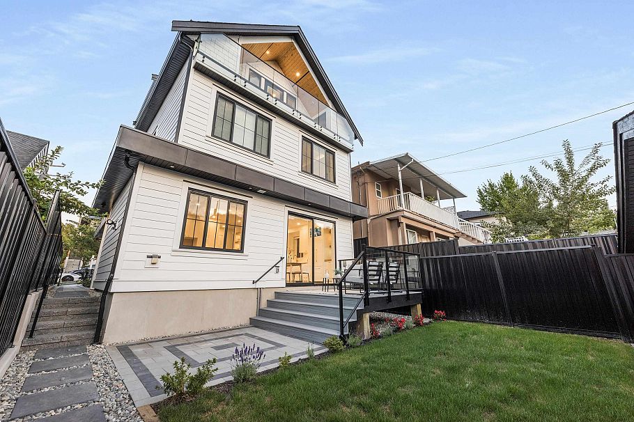 2 4855 Dumfries Street Vancouver, BC - 4