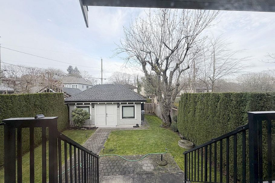 3393 W 30th Avenue Vancouver, BC - 32