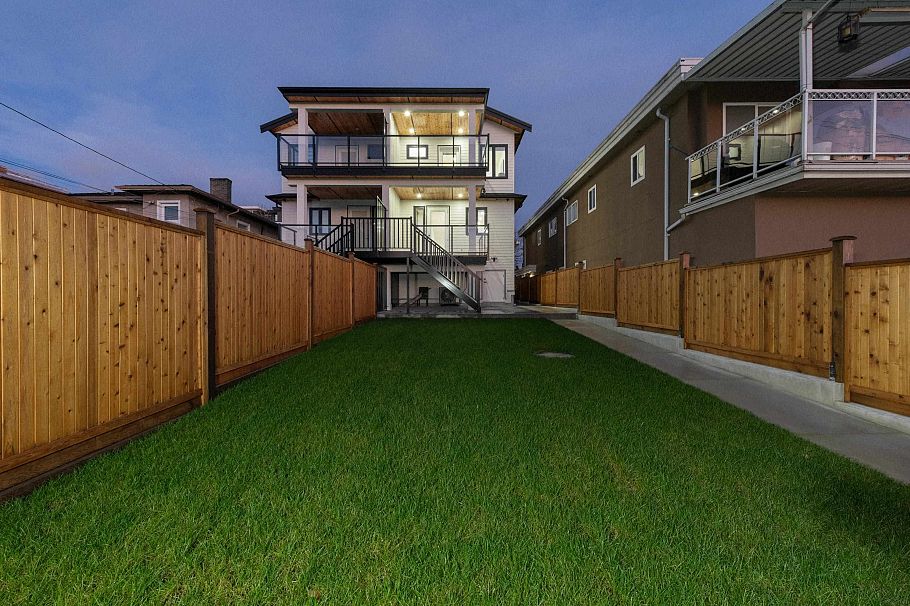 2 7361 Fraser Street Vancouver, BC - 2