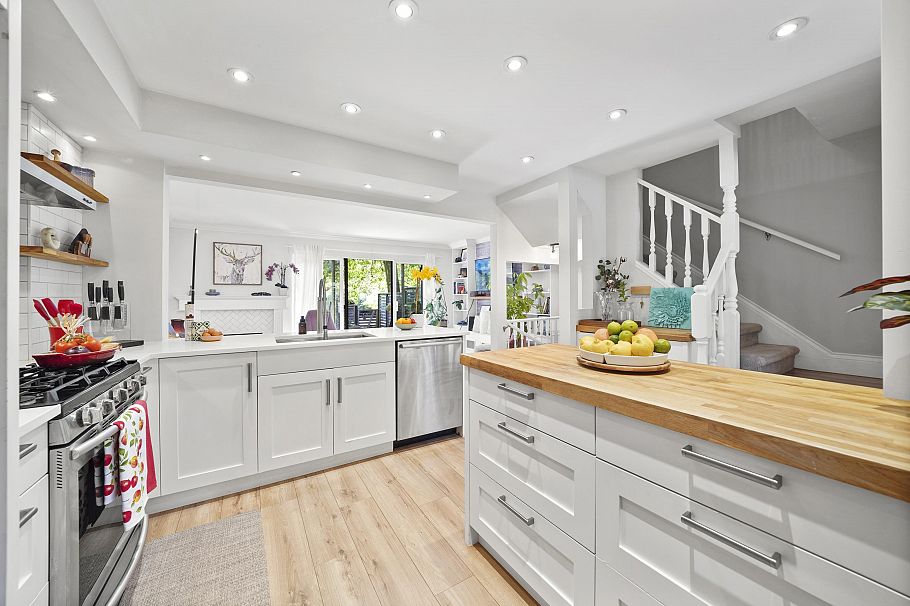 49 1910 Cedar Village Crescent North Vancouver, BC - 7