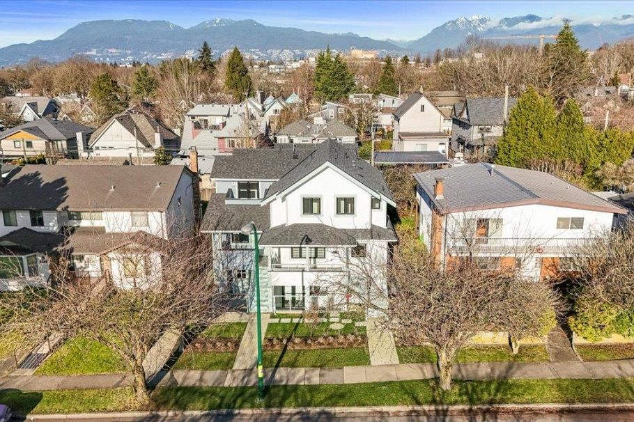 2227 W 16th Avenue Vancouver, BC - 29