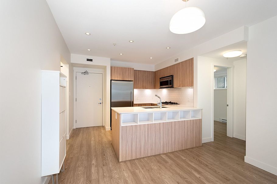 204 1061 Marine Drive North Vancouver, BC - 15