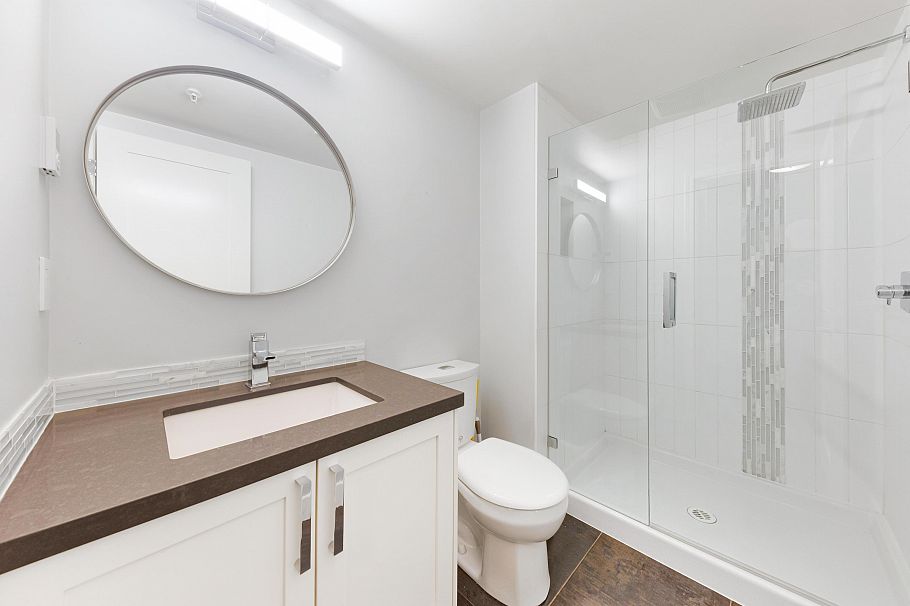 213 365 E 1st Street North Vancouver, BC - 17